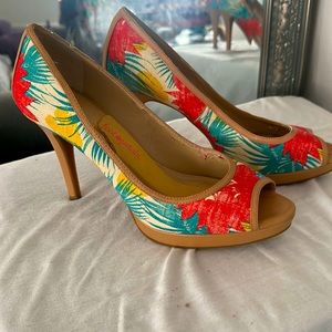 Antonio Melani multicolor platform heels gently used women size 11 shoes